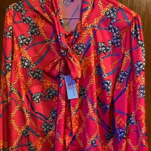 Blouse w/tie neck